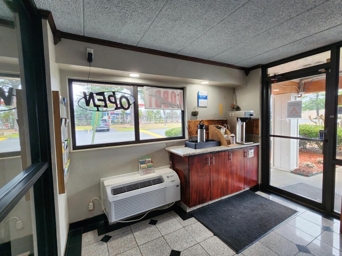 Americas Best Value Inn And Suites Little Rock Esterno foto